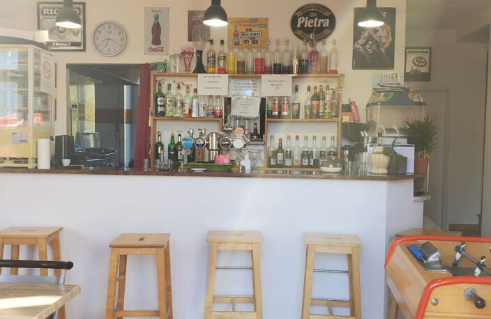 À vendre à Arcens (Ardèche) — Murs et fonds de commerce : bar, restaurant, chambres d'hôtes — photo 4