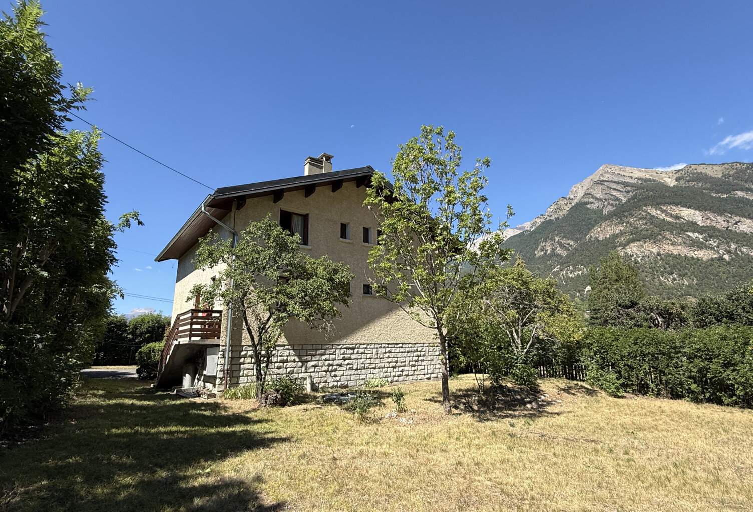 Maison familiale avec grand terrain constructible à Jausiers — photo 1