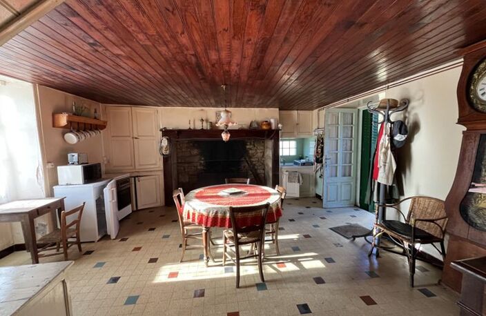 Maison en pierre de 3 pièces principales — photo 2