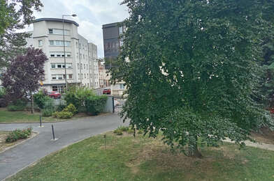 Appartement 4 pièces 890 €