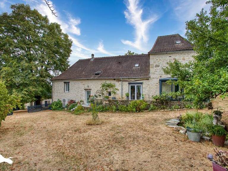 Maison en pierre de 9 pièces principales — photo 1