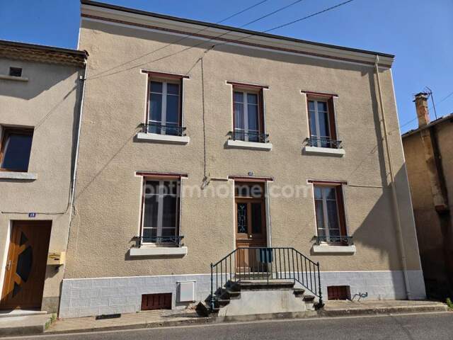 *** EXCLUSIVITE *** GRANDE MAISON DE VILLE A RENOVER AVEC TERRAIN, PATIO ET DEPENDANCES *** BILLOM 63160 — photo du bien