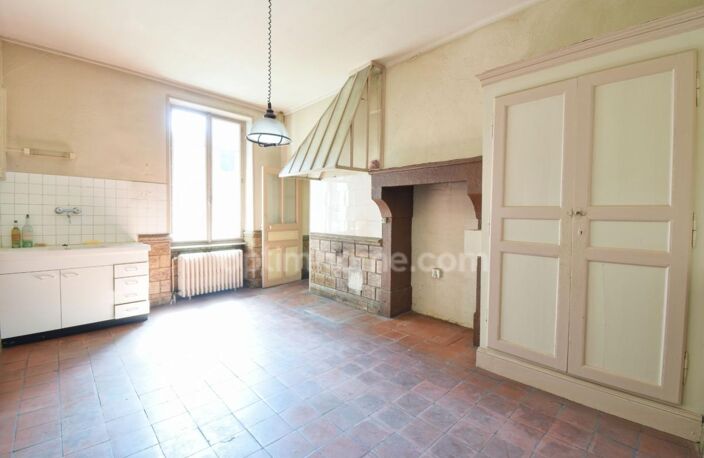 *** EXCLUSIVITE *** GRANDE MAISON DE VILLE A RENOVER AVEC TERRAIN, PATIO ET DEPENDANCES *** BILLOM 63160 — photo 4