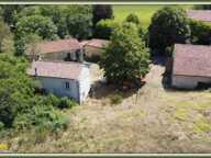 moulin à rénover avec dépendances et plus de 1,5 ha de terrain — photo 3