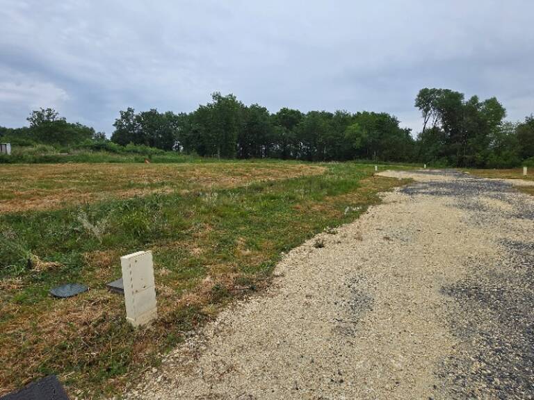 Terrain à bâtir à Boisredon (17150) — photo 1