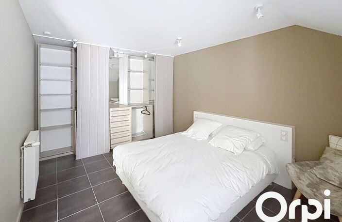 T2 LUMINEUX AVEC BALCON ET ASCENSEUR - A LOUER — photo 3