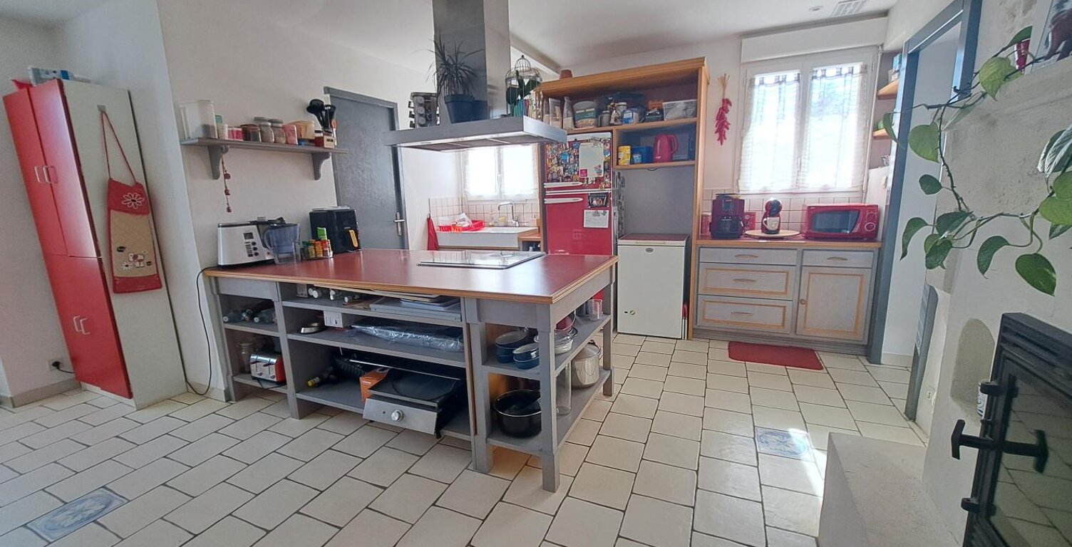 Maison ancienne 210 m² 5 chambres , beaux volumes à seulement 30 mn' de La Rochelle , 15 mn' de Rochefort , 18 mn' de Châtélaillon-plage et 8 mn' d' Aigrefeuille avec toutes les commodités ! — photo 1