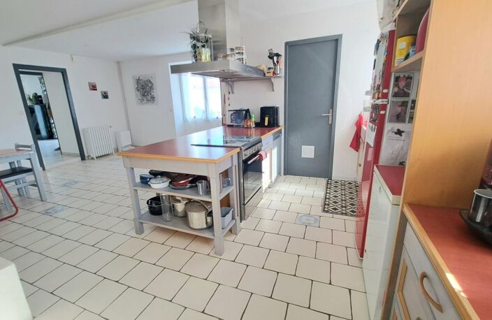 Maison ancienne 210 m² 5 chambres , beaux volumes à seulement 30 mn' de La Rochelle , 15 mn' de Rochefort , 18 mn' de Châtélaillon-plage et 8 mn' d' Aigrefeuille avec toutes les commodités ! — photo 3