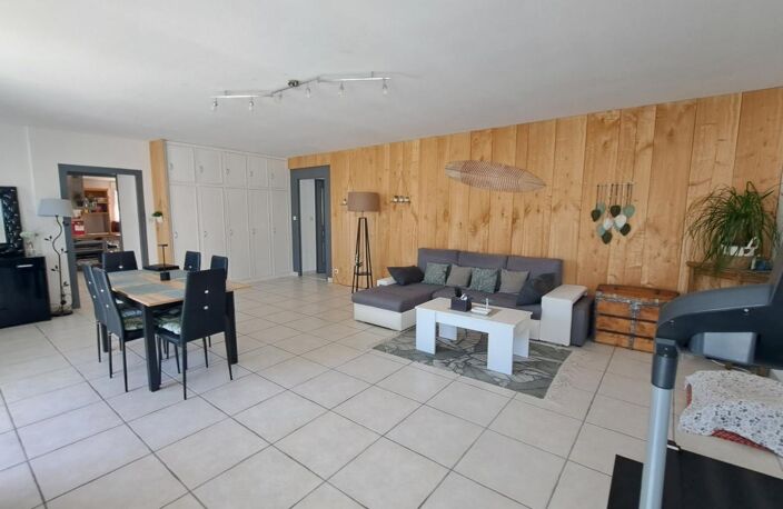 Maison ancienne 210 m² 5 chambres , beaux volumes à seulement 30 mn' de La Rochelle , 15 mn' de Rochefort , 18 mn' de Châtélaillon-plage et 8 mn' d' Aigrefeuille avec toutes les commodités ! — photo 4