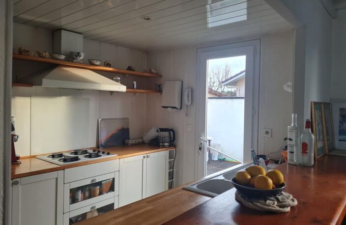 Maison familiale lumineuse avec studio indépendant et piscine — photo 4