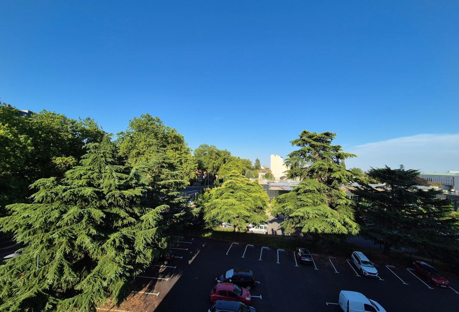 Appartement à vendre – Orléans, dernier étage avec vue dégagée — photo 1