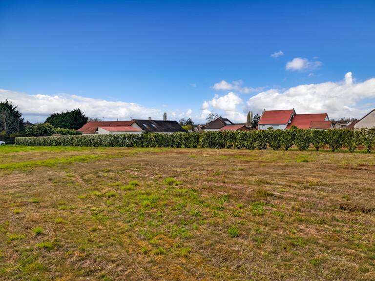 À vendre – Terrain constructible de 1 548 m² à Ouroux-sur-Saône (hors lotissement) — photo 1