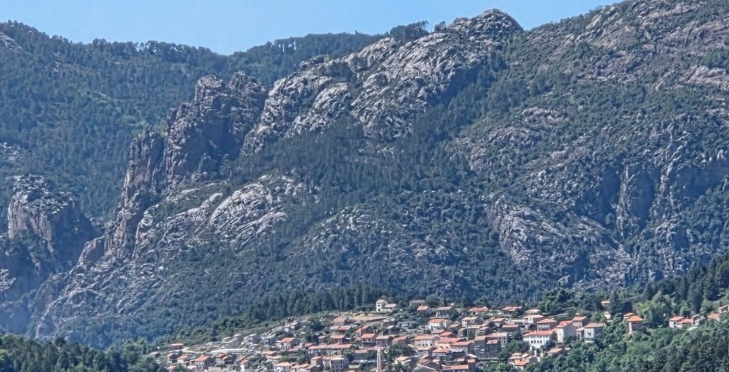 EVISA (20) CORSE DU SUD  Appartement 2 pièces (T2) 38m2 dans une maison de village — photo 1
