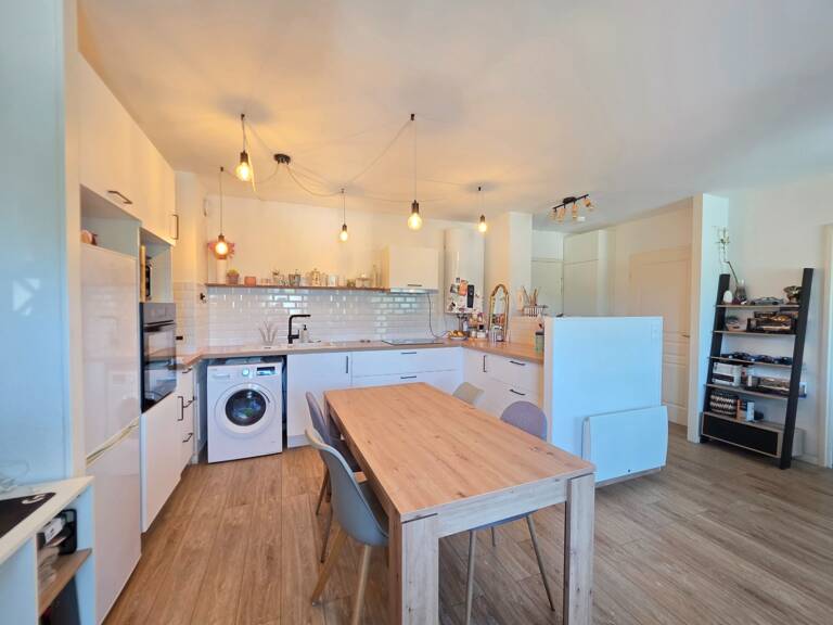 Appartement T2 46m² entièrement rénové, avec parking privatif, à 5min à pied du centre-ville — photo 1