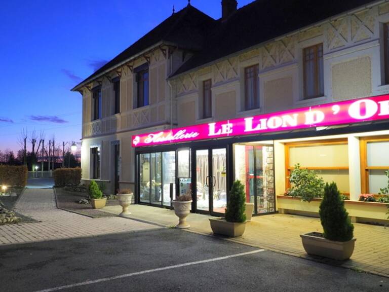 Dpt Allier (03), à vendre ESTIVAREILLES , Murs et Fond ,  Hôtel - Restaurant -Bar ( licence 4 ) 10 minutes de Montluçon — photo 1