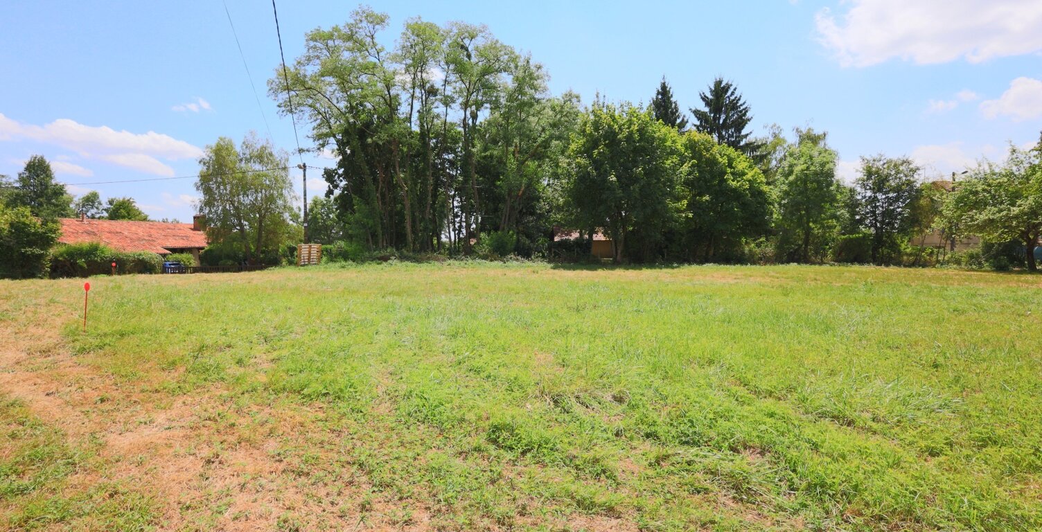 Terrain à vendre 610m² à FOISSIAT proche centre village (01) — photo 1