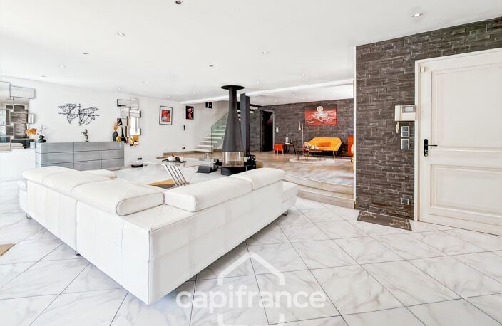 LE PERREUX SUR MARNE (94) – MAISON FAMILIALE 262,50m² – 4 SUITES – JARDIN et PISCINE HORS SOL – GARAGE DOUBLE — photo 2