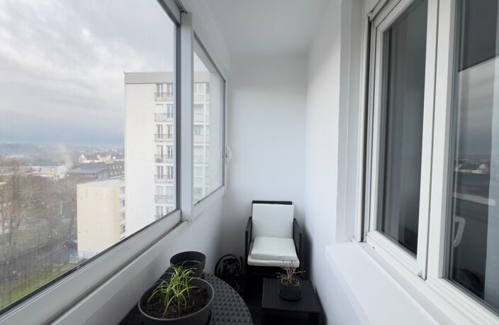 QUIMPER-Sud, rue du Léon (Quartier Prat-Maria), appartement de type T5 modifié en T4 de plus de 83 m² habitable, situé au 7ème étage sur 8 avec ascenseur, une loggia et une cave — photo 5