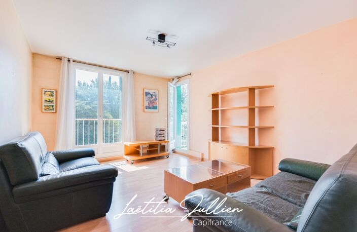 En exclusivité par Laëtitia JULLIEN – Marseille 10ème – Les Collines – T4 traversant de 83,83 m² avec balcon et loggia au pied du Parc des Bruyères — photo 2