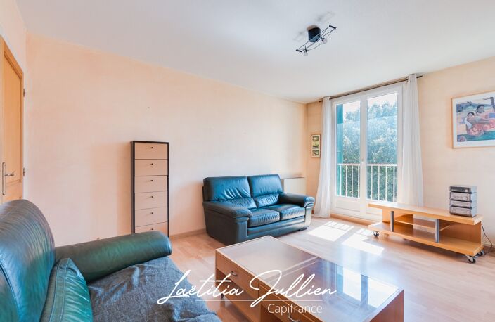 En exclusivité par Laëtitia JULLIEN – Marseille 10ème – Les Collines – T4 traversant de 83,83 m² avec balcon et loggia au pied du Parc des Bruyères — photo 3
