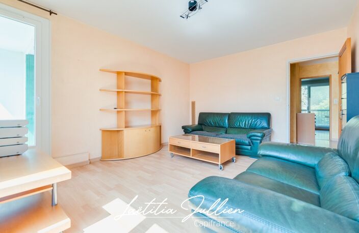 En exclusivité par Laëtitia JULLIEN – Marseille 10ème – Les Collines – T4 traversant de 83,83 m² avec balcon et loggia au pied du Parc des Bruyères — photo 4