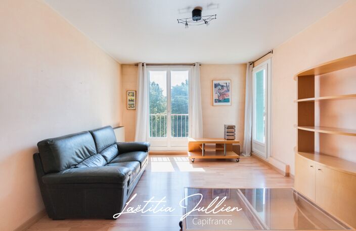 En exclusivité par Laëtitia JULLIEN – Marseille 10ème – Les Collines – T4 traversant de 83,83 m² avec balcon et loggia au pied du Parc des Bruyères — photo 5