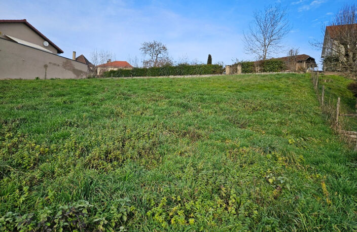 Terrain à bâtir, tout proche du centre-ville de Maurs (15) — photo 3