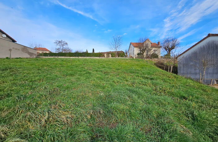 Terrain à bâtir, tout proche du centre-ville de Maurs (15) — photo 4