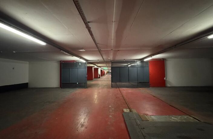 13 PARKINGS BOXES / LES BUREAUX DE LA COLINNE — photo 5