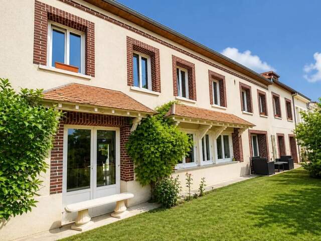 Maison de 8 pièces de 221 m² à Poses — photo du bien