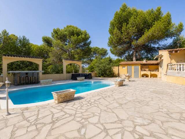 Les Pennes Mirabeau, Villa familiale + 3 logements dépendants — photo du bien