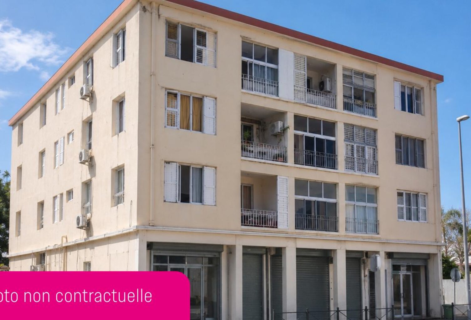 Immeuble mixte 1144 m² Sainte-Clotilde — photo 1