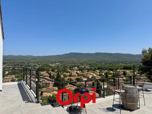 Appartement à vendre - vue panoramique - grande terrasse - stationnement - 3 chambres — photo du bien