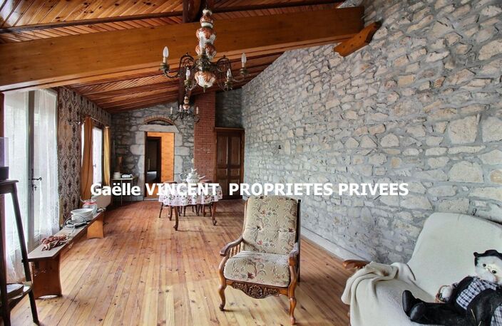 PELUSSIN CENTRE 42410 Maison  de village en pierres avec extérieur 134m² 3 chambres — photo 3