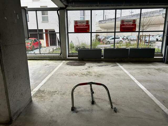 1 PLACE DE PARKING - Bas Cenon - Près de ligne A et  à 50 mètres de l'arrêt SNCF de Cenon — photo du bien