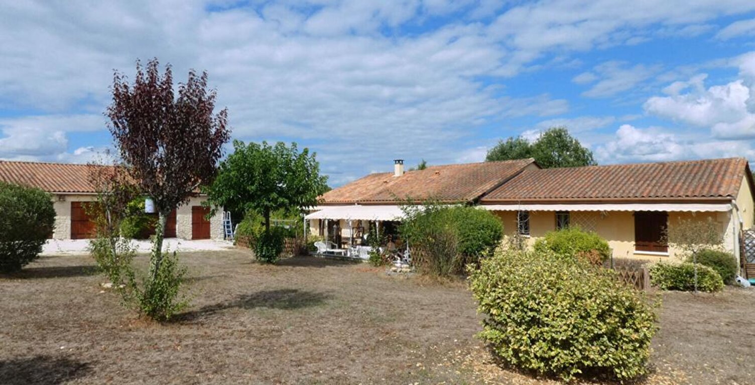 Maison de plain-pied 140m², 3 chambres, 2 terrasses, 3 garages, terrain 5800m² — photo 1
