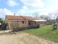 Maison de plain-pied 140m², 3 chambres, 2 terrasses, 3 garages, terrain 5800m² — photo 2