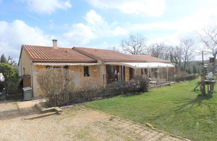 Maison de plain-pied 140m², 3 chambres, 2 terrasses, 3 garages, terrain 5800m² — photo 2