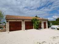 Maison de plain-pied 140m², 3 chambres, 2 terrasses, 3 garages, terrain 5800m² — photo 3