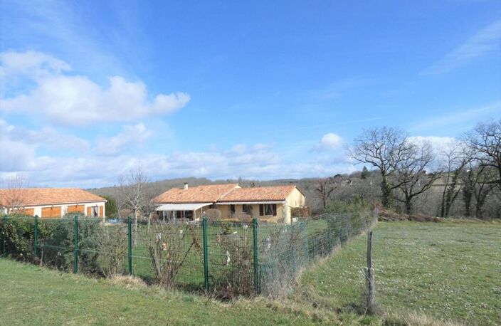 Maison de plain-pied 140m², 3 chambres, 2 terrasses, 3 garages, terrain 5800m² — photo 5