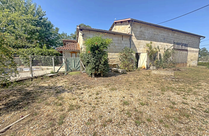 Maison Pierre avec terrain et dépendance. — photo 2