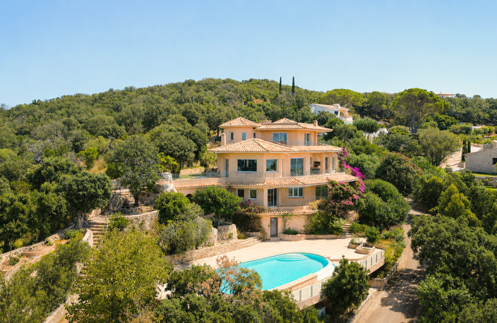 DANS LE DOMAINE TRÈS EXCLUSIF DE « MARINA DI FIORI » à PORTO — photo 3