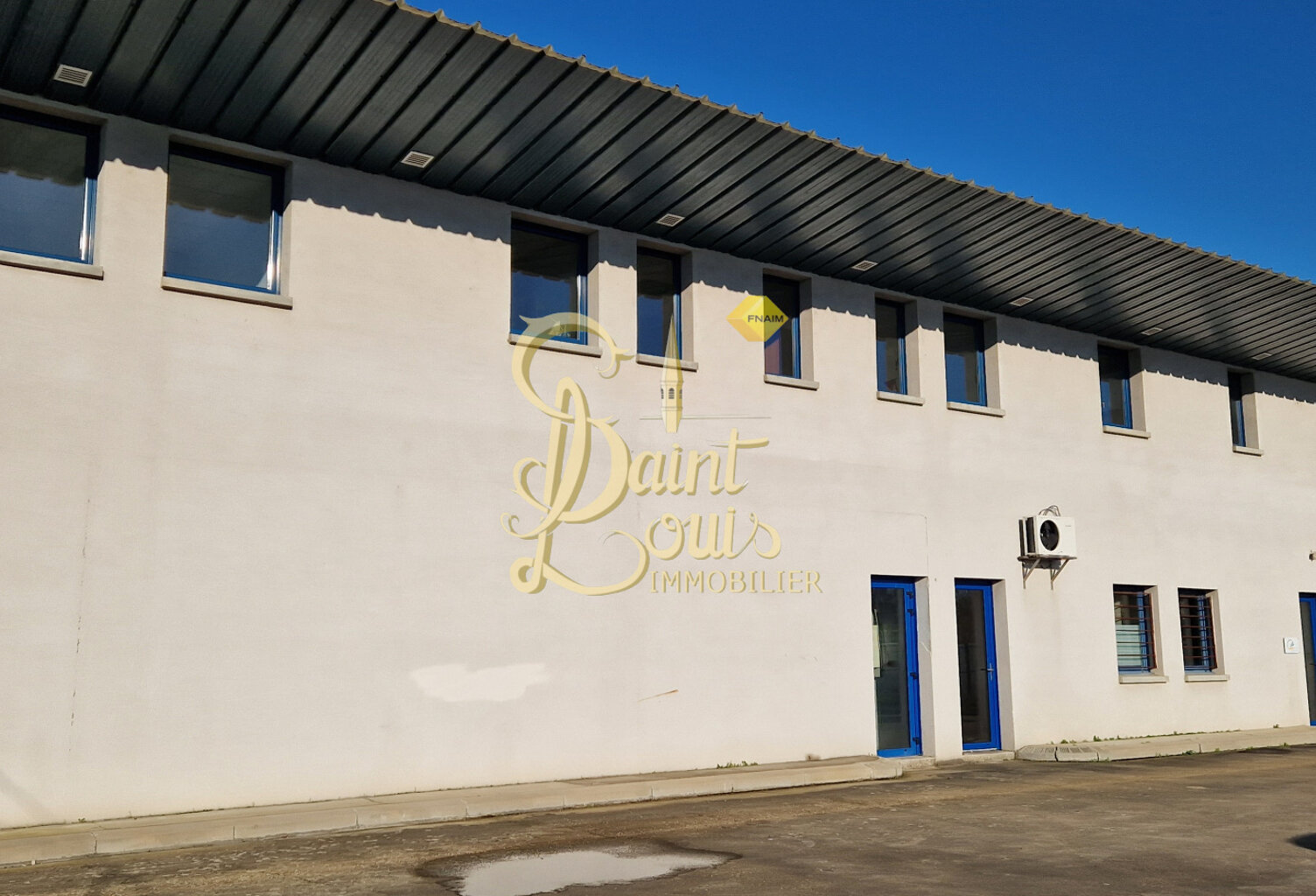 LOCAUX A USAGE DE BUREAUX OU ACTIVITES PROFESSIONNELLES DE 2 — photo 1