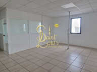 LOCAUX A USAGE DE BUREAUX OU ACTIVITES PROFESSIONNELLES DE 2 — photo 2