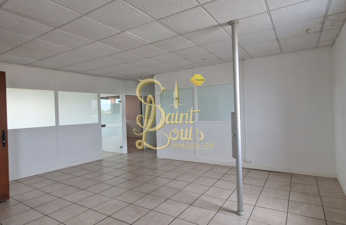 LOCAUX A USAGE DE BUREAUX OU ACTIVITES PROFESSIONNELLES DE 2 — photo 3