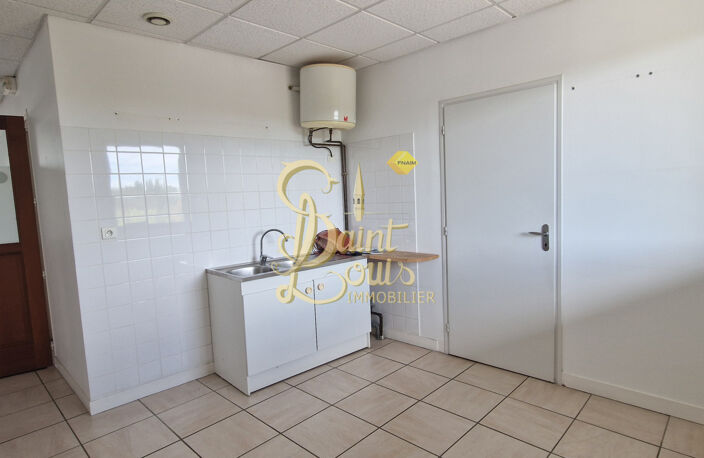 LOCAUX A USAGE DE BUREAUX OU ACTIVITES PROFESSIONNELLES DE 2 — photo 4