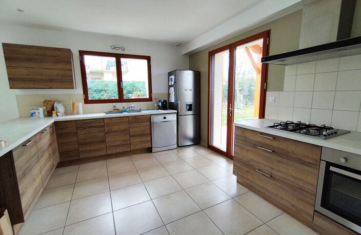 Maison Voiron - 5 pièce(s) -143.50 m2 — photo 2
