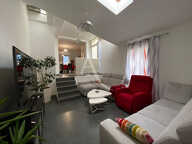 Vaste maison avec jardin, terrasse, garage et piscine — photo 2