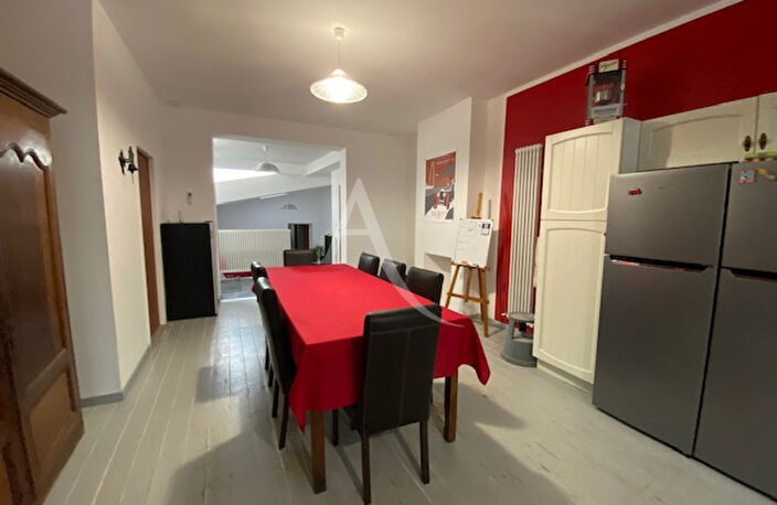 Vaste maison avec jardin, terrasse, garage et piscine — photo 4