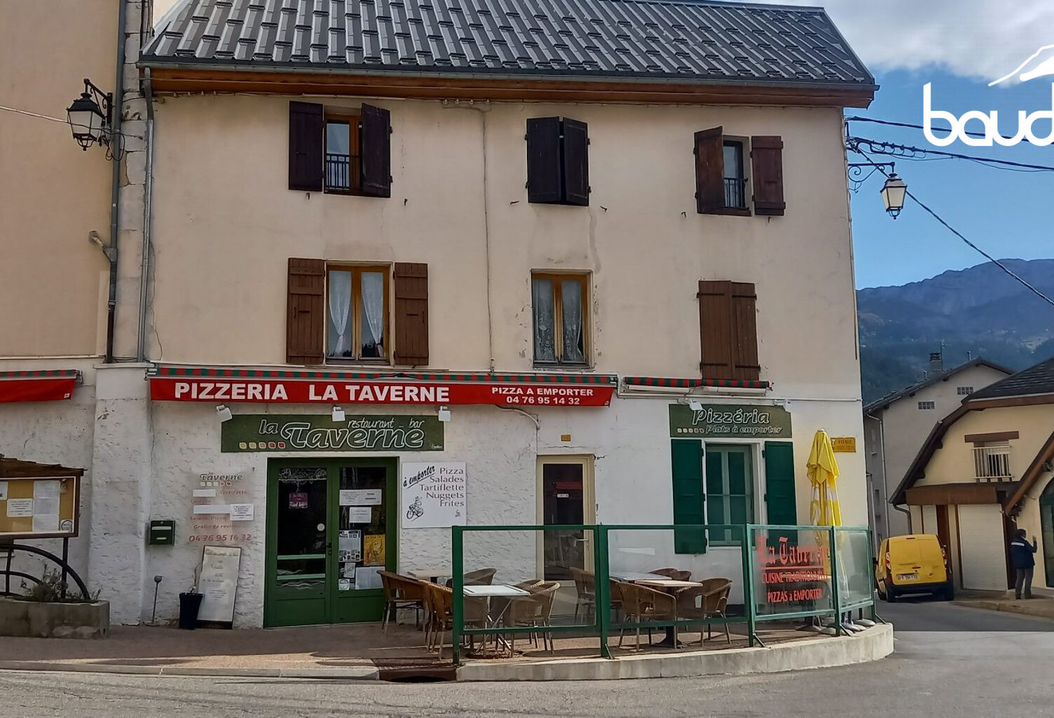 Immeuble restaurant et habitations — photo 1